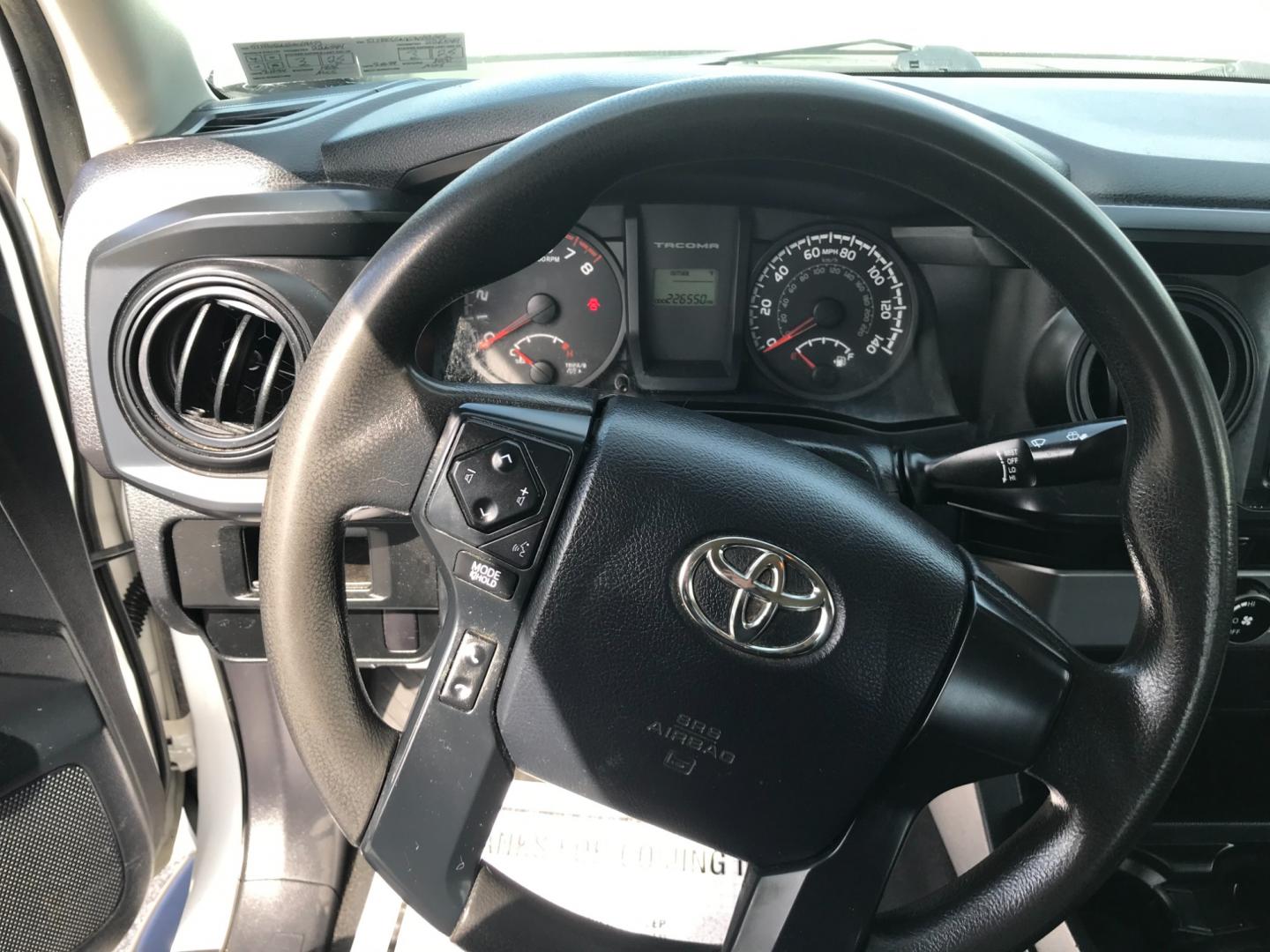 2016 White /Gray Toyota Tacoma SR5 (5TFRX5GN1GX) with an 2.7 V4 engine, Automatic transmission, located at 577 Chester Pike, Prospect Park, PA, 19076, (610) 237-1015, 39.886154, -75.302338 - Photo#13